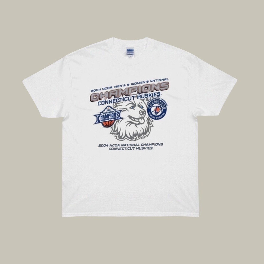 Vintage Iconic UConn Huskies 2004 NCAA National Champions T-Shirt Mens XL White